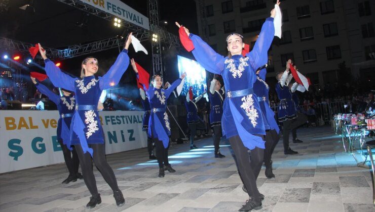 Sivas’ın Zara ilçesinde 22. Bal ve Kültür Festivali düzenlendi