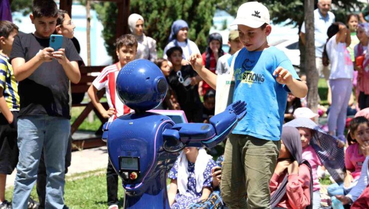 Sivas’ta Muhtar Çocuklar İçin Şenlik Düzenledi