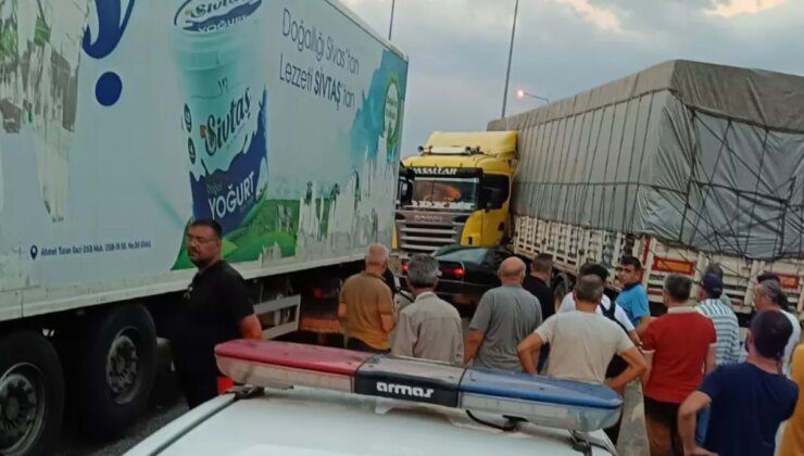 Sungurlu’da otomobilin TIR’a çarpması sonucu 4 kişi yaralandı