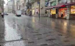 Taksim’de Sağanak Yağış: İstiklal Caddesi’nde Zor Anlar