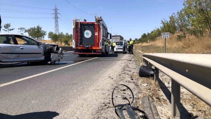 Tekirdağ’da Kontrolden Çıkan Otomobil Tıra Çarptı