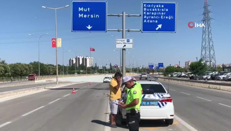 Trafik levhasına çarpan otomobil 50 metre savruldu