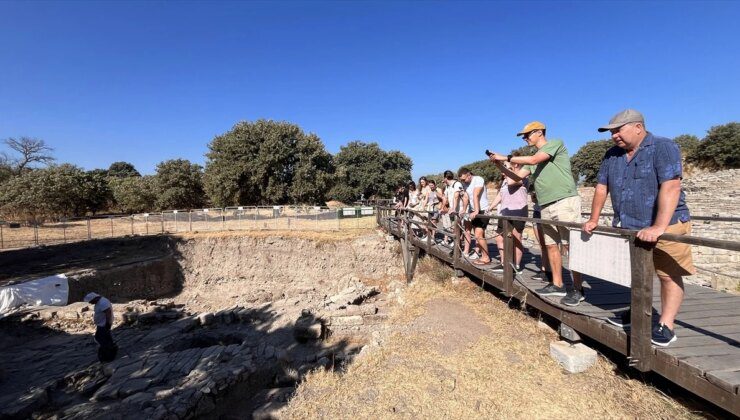 Troya Antik Kenti’nde yapıların gün ışığına çıkarılması için çalışmalar sürüyor