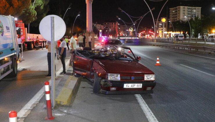 Uşak’ta Otomobil Tırın Dorsesine Çarptı: 1 Ölü, 1 Yaralı