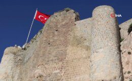 Vali Hatipoğlu, Harput Kalesi’ndeki kazı ve restorasyon çalışmalarını inceledi