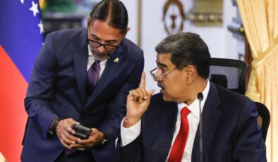 Venezuela Devlet Başkanı Maduro canlı yayında WhatsApp'ı sildi | Dış Haberler