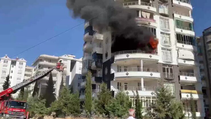 Adıyaman’da 9 Katlı Binada Yangın: 4 Kişi Hastaneye Kaldırıldı