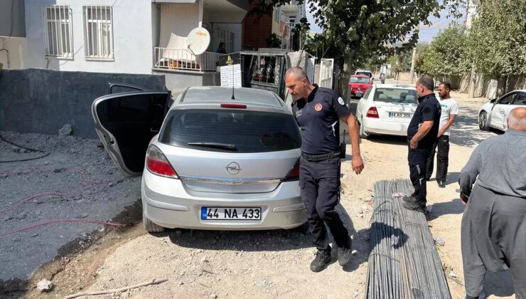 Adıyaman’da Bahçe Duvarına Çarpan Otomobil Sürücüsü Yaralandı