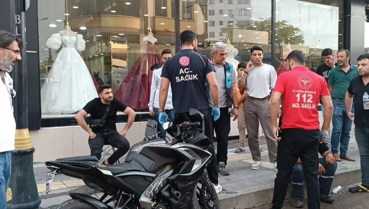 Adıyaman’da Otomobil ile Motosikletlerin Çarpıştığı Kaza: 2 Yaralı