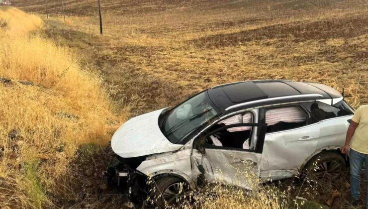 Adıyaman’da Otomobil Şarampole Yuvarlandı, Sürücü Yaralandı