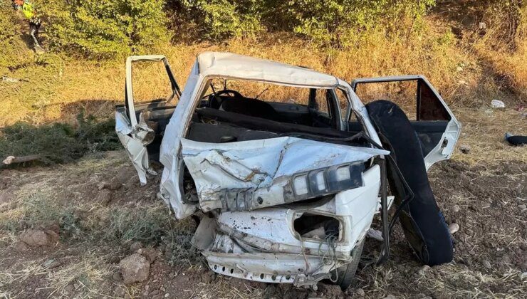 Adıyaman’da şarampole devrilen otomobilde 4 kişi yaralandı