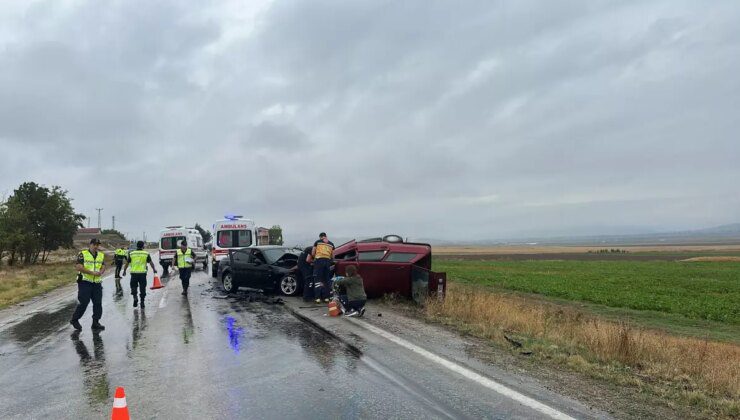 Amasya’da Kafa Kafaya Çarpışma: İki Kişi Hayatını Kaybetti