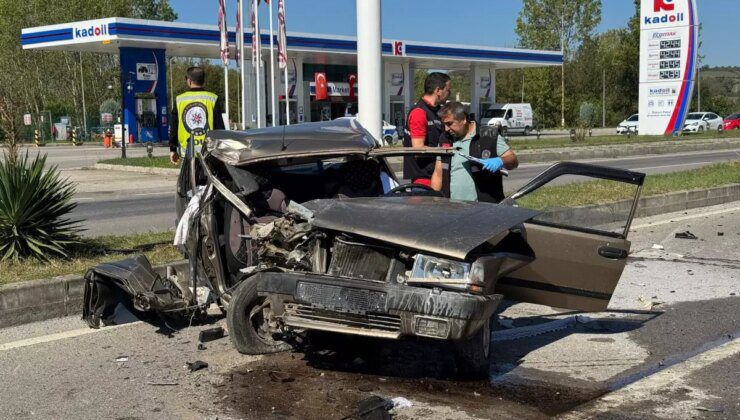 Bartın’da Otomobil Kamyona Çarpınca Sürücü Ağır Yaralandı