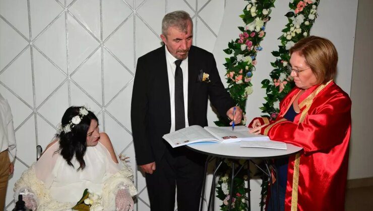 Bedensel Engelli Çift, Bakımevinde Nikah Masasına Oturdu