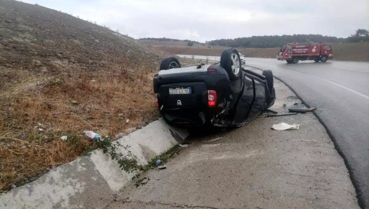 Bilecik’te Otomobil Yağmur Kanalına Devrildi, 1 Kişi Yaralandı