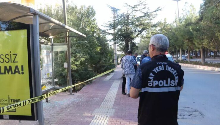 Burdur’da Otobüs Durağındaki Silahlı Saldırıda Kadın Yaralandı