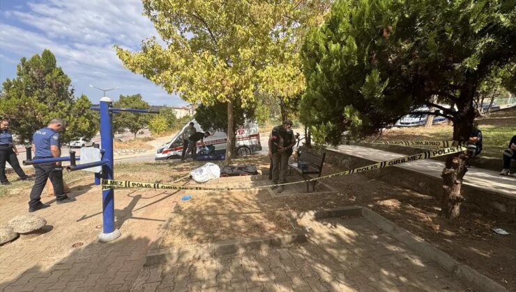 Bursa’da Parkta Bulunan Cansız Bedende Ölüm Nedeni Araştırılıyor