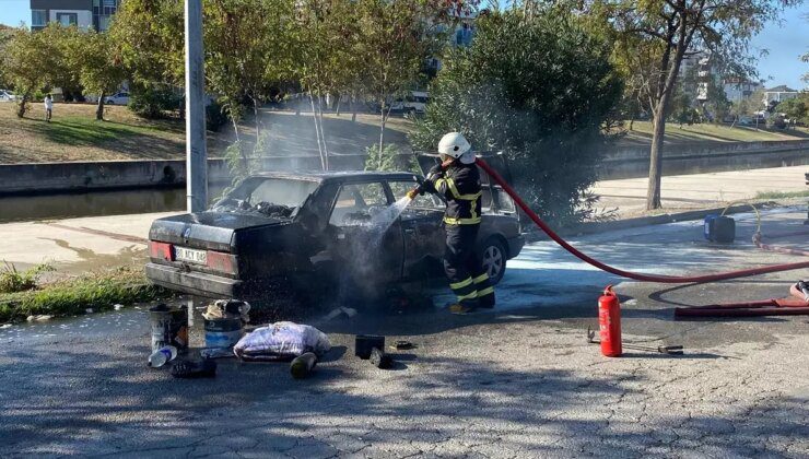 Çanakkale’de Park Halindeki Otomobil Alev Aldı