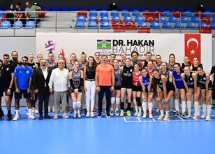 Cumhuriyet Kupası kadınlar voleybol turnuvası başladı