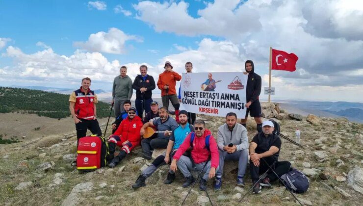 Dağcılar Neşet Ertaş’ı Gönül Dağı’nda andı