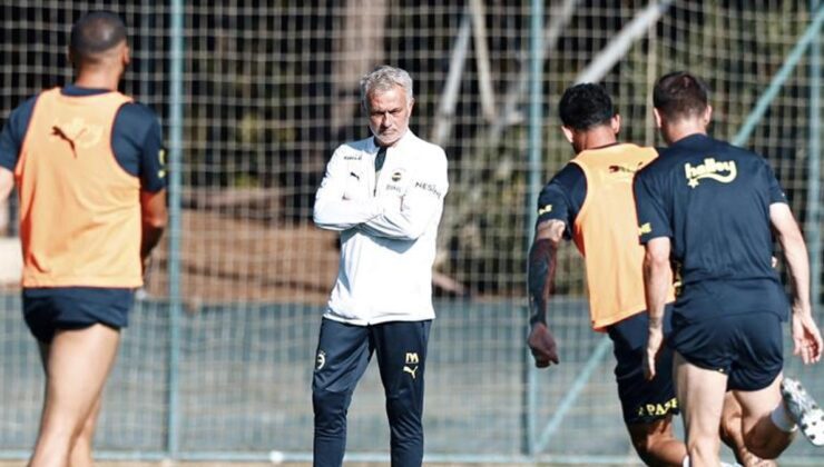 Fenerbahçe'de Jose Mourinho'dan sert uyarı! 'Galatasaray derbisine takılıp kalmak…'