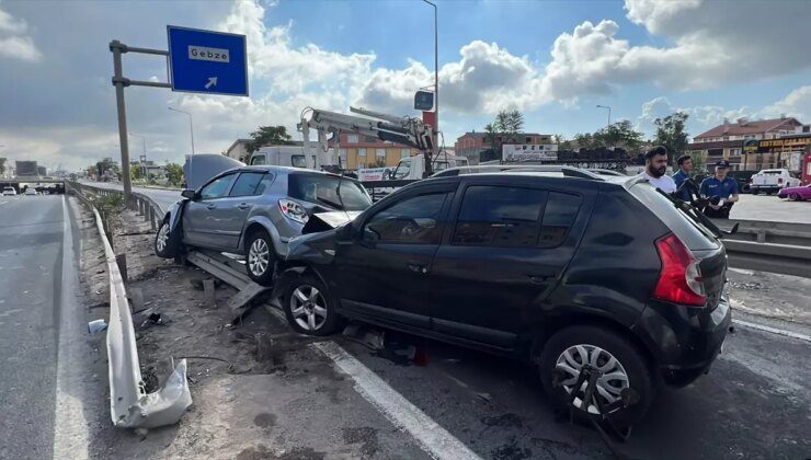 Gebze’de Otomobil Çarpışması: 2 Yaralı