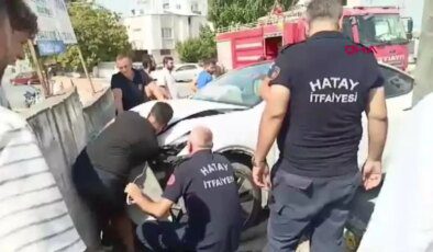 Hatay’da Polis Aracıyla Otomobil Çarpıştı: 5 Yaralı