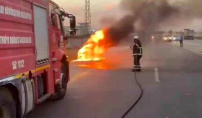 Hatay’da Seyir Halindeki Otomobil Alevlere Teslim Oldu