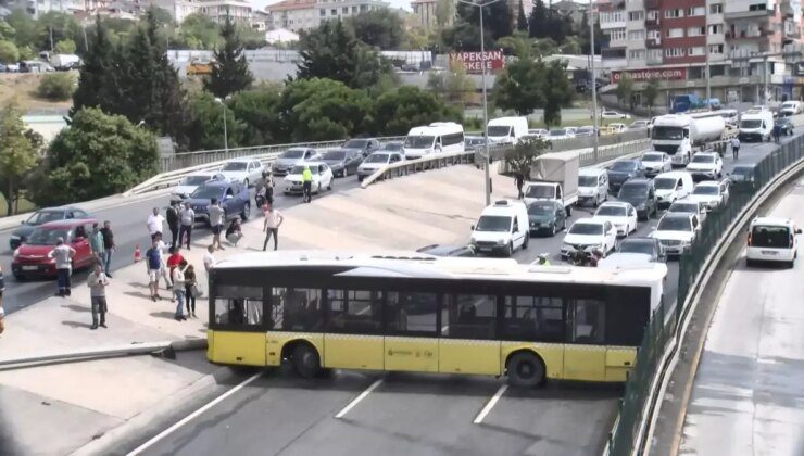 İETT Otobüsü Direğe Çarparak Yan Döndü