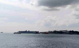 İstanbul Boğazı’nda Gemi Trafiği Askeri Geçiş Nedeniyle Askıya Alındı