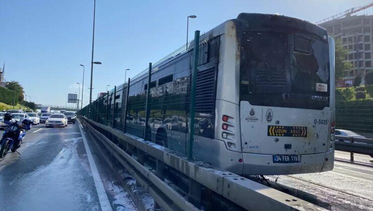 İstanbul’da Halıcıoğlu’nda Metrobüste Yangın Çıktı