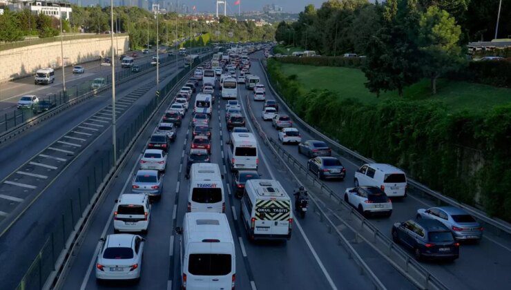 İstanbul’da Sabah Trafiği Yoğunlaşıyor