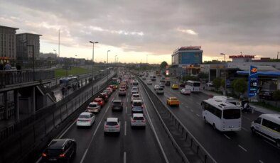 İstanbul’da Yağış Nedeniyle Trafik Yoğunluğu Artıyor