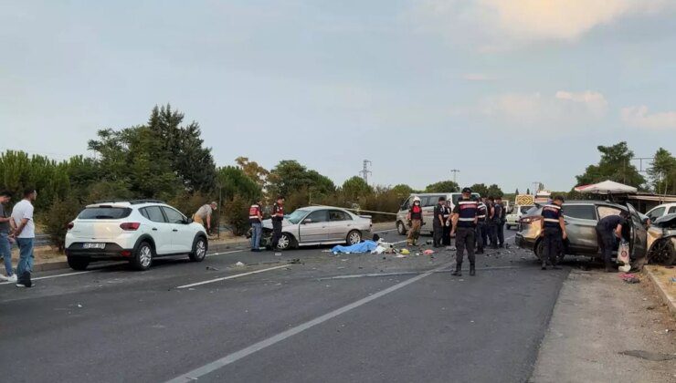 İzmir’de otomobil kazası: 2 ölü, 3 yaralı