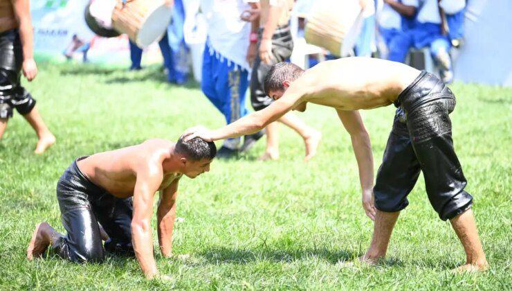 Kocasinan Yağlı Güreşleri’nde Başpehlivanlık Kavgası