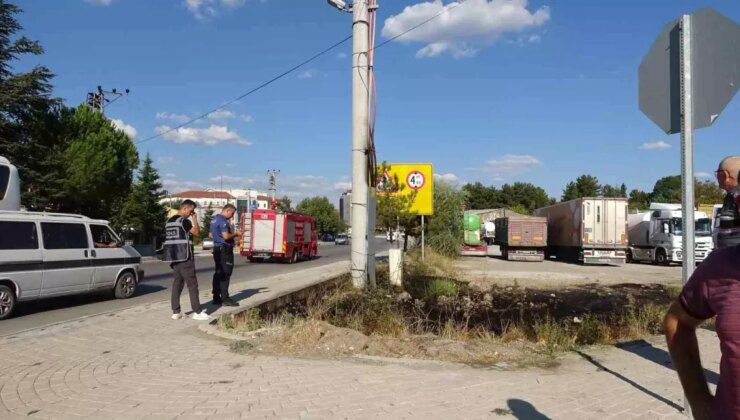 Kütahya’da Elektrik Direğinde Yangın Korkuttu