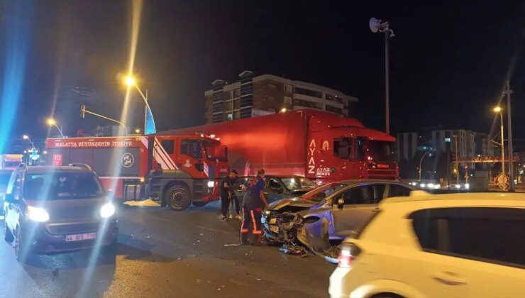 Malatya’da 4 Otomobilin Karıştığı Trafik Kazası: 3 Yaralı