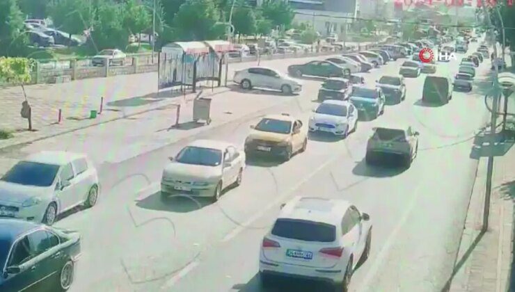 Malatya’da İlginç Trafik İhlali: Aracı Ayaklarıyla İtti