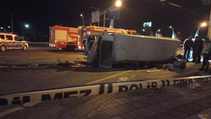 Malatya’da otomobille çarpışan işçi servis midibüsünün sürücüsü hayatını kaybetti