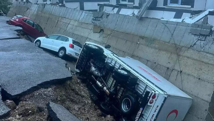 Menderes’te yol çöktü