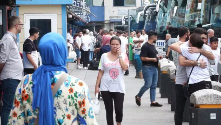 Okulların Açılmasına Sayılı Günler Kala İstanbul Otogarı’nda Yoğunluk Yaşanıyor