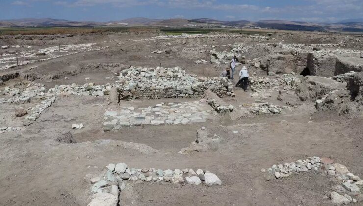 Oluz Höyük Kazılarında 18 Yılda 2 Binden Fazla Eser Ortaya Çıkarıldı