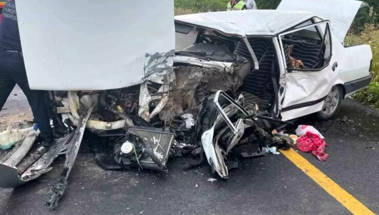 Sakarya’da kafa kafaya çarpışan otomobillerde 1 ölü, 1 ağır yaralı