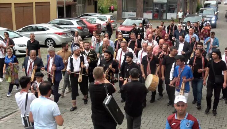 Sürmene’de Kültür ve Sanat Festivali Korteji Renkli Görüntülere Sahne Oldu