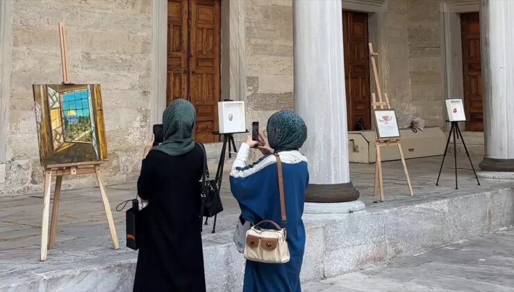 Uluslararası Genç Derneği tarafından gerçekleştirilen ‘Beytülmakdis Elçileri Projesi’ kapsamında ‘Filistin’e Boyanmak’ adlı sergi Üsküdar Valide-i Cedid Camii’nde açıldı