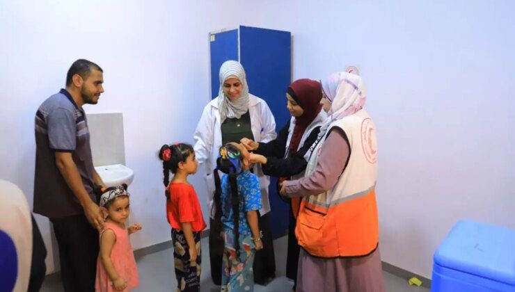 UNRWA, Gazze’de çocuk felci aşılama kampanyasında 355 bin çocuğu aşıladı