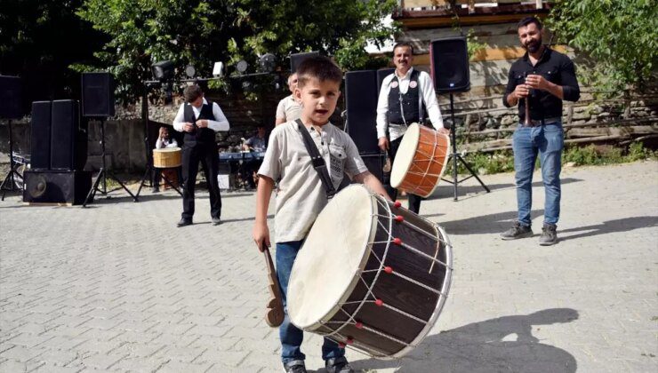 6 Yaşındaki Metin, Davuluyla Düğünlere Neşe Katıyor