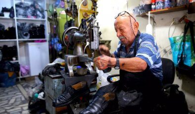 76 Yaşındaki Ayakkabı Tamircisi Selim Orduluoğlu, 60 Yıldır Mesleğine Aşkla Bağlı