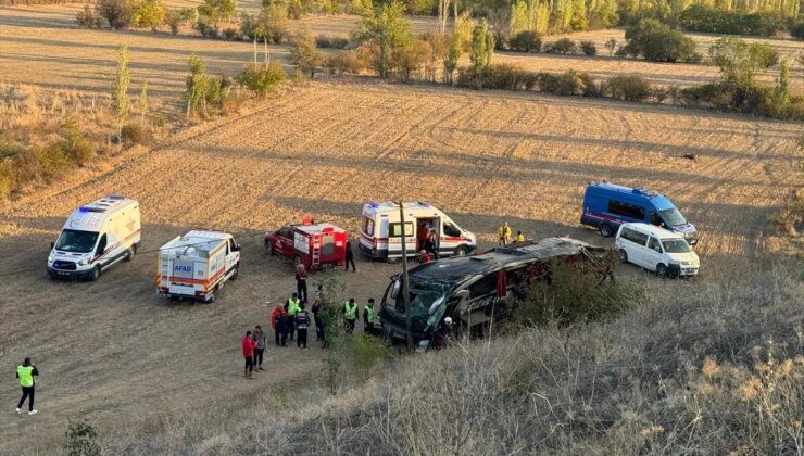 Afyonkarahisar’da Yolcu Otobüsü Devrildi: 21 Yaralı