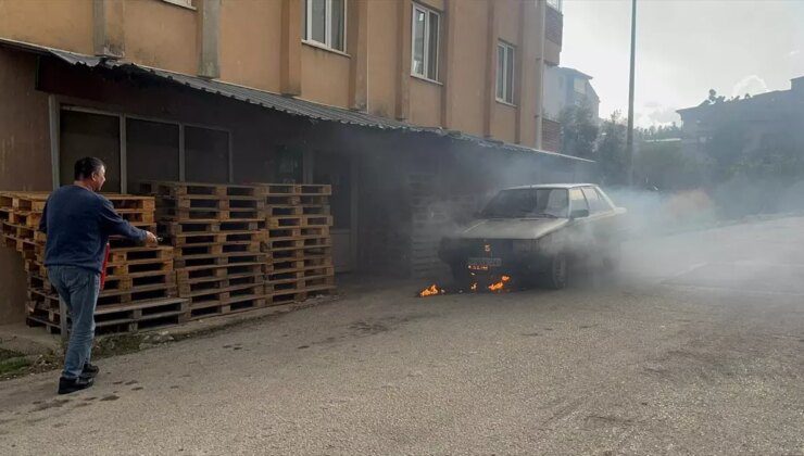 Bilecik’te Seyir Halindeki Otomobilde Yangın Çıktı